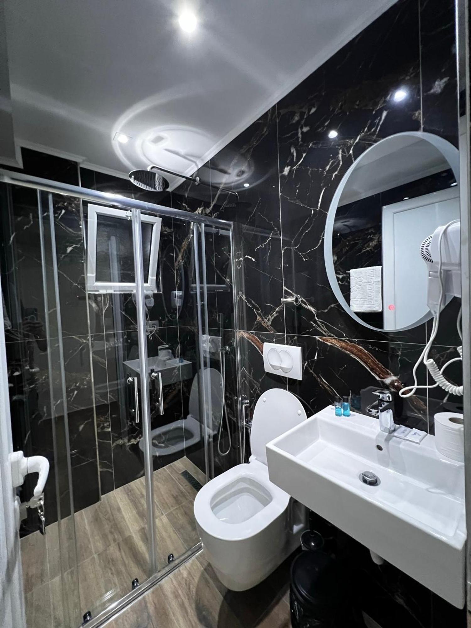 The Gwen Apartment ซารานเดอ ภายนอก รูปภาพ