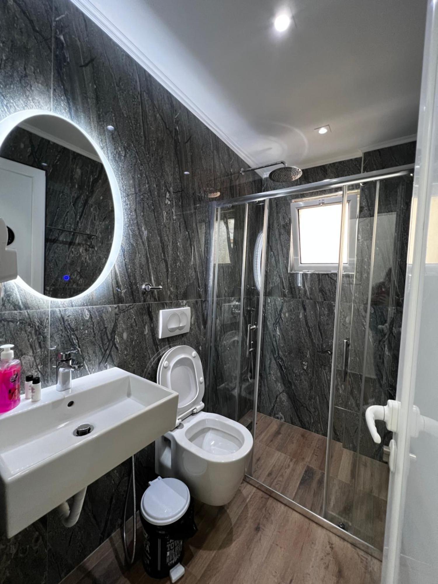 The Gwen Apartment ซารานเดอ ภายนอก รูปภาพ